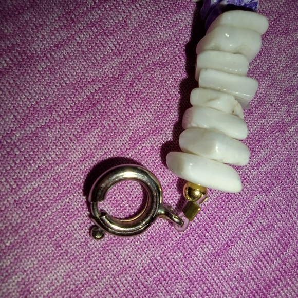 Two colored puka shell bracelet - Picture 8 of 8